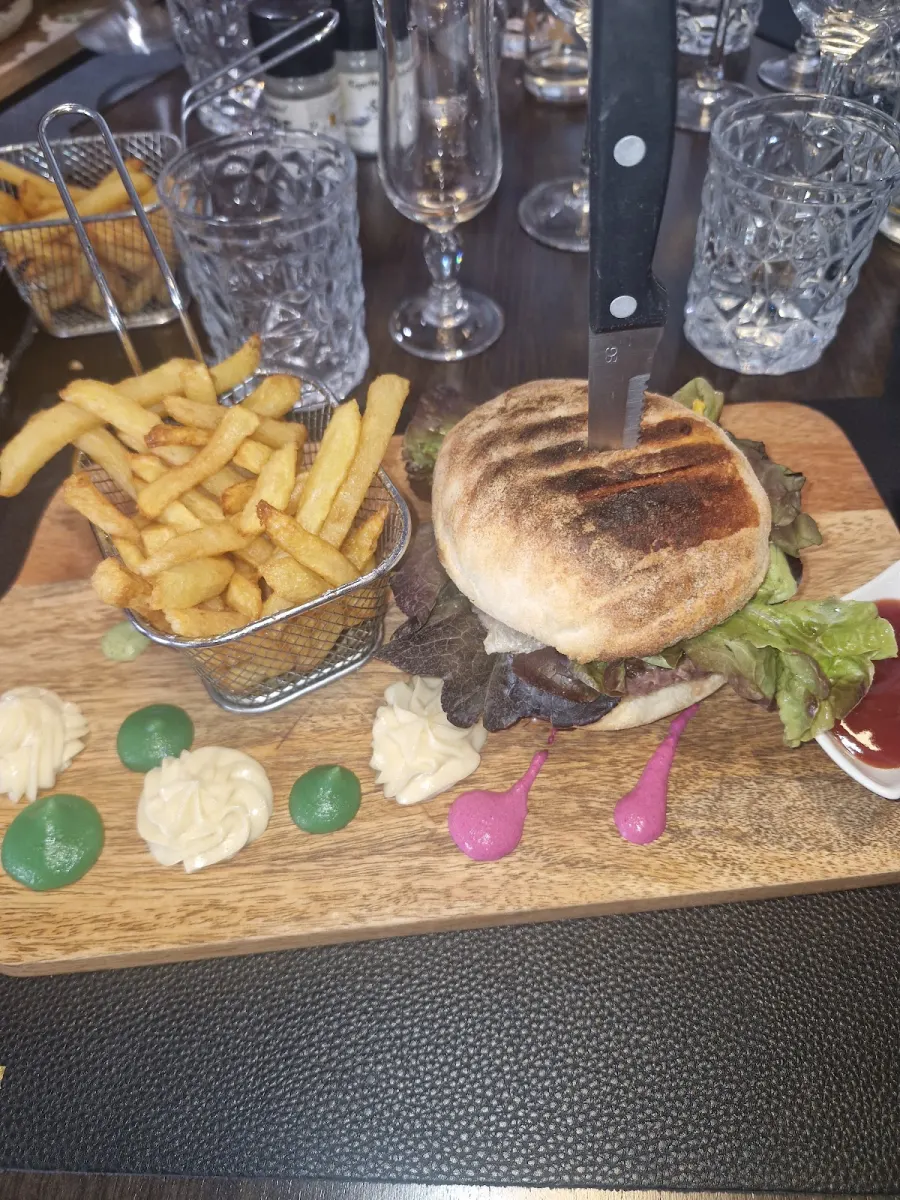 Assiette dressée par la cuisine de l'Auberge de la Truite